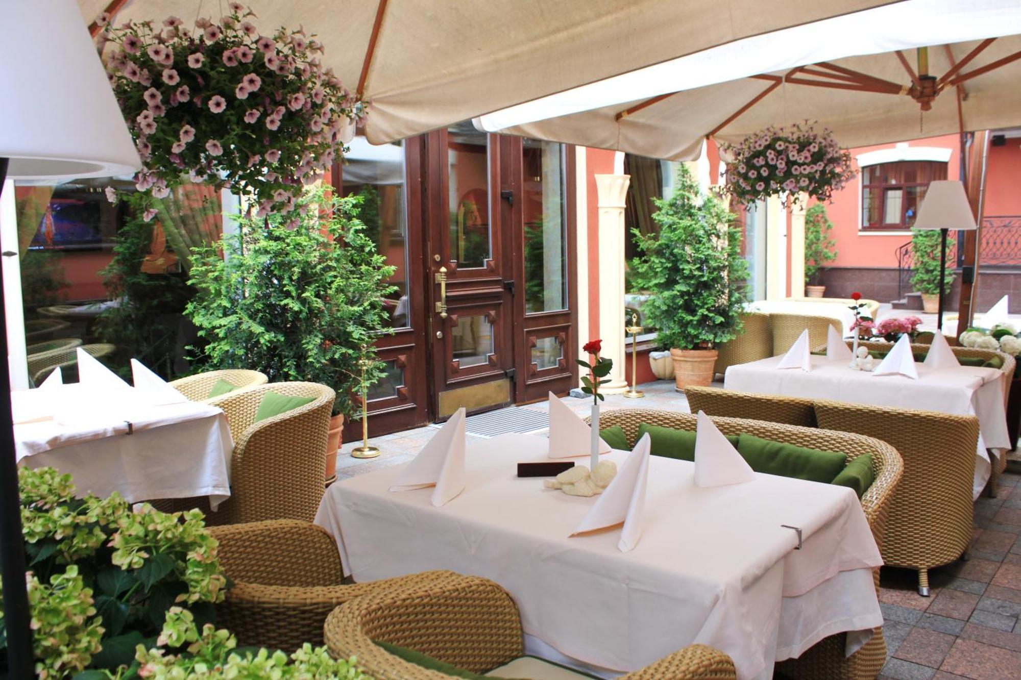 Optima Collection Podil Plaza Hotel Kiev Exterior foto