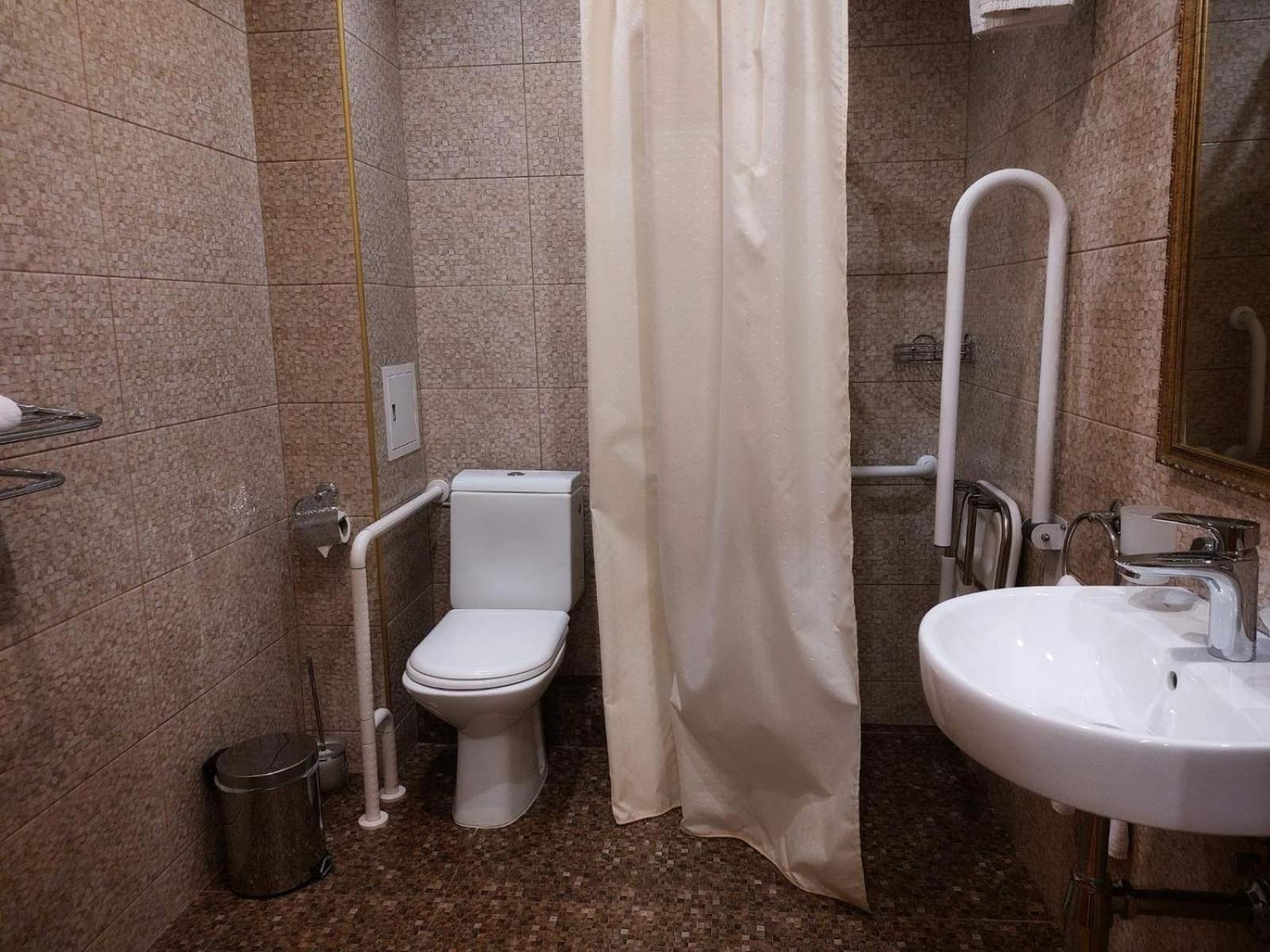Optima Collection Podil Plaza Hotel Kiev Exterior foto
