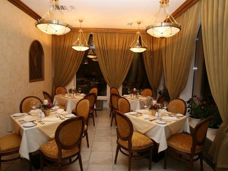 Optima Collection Podil Plaza Hotel Kiev Exterior foto