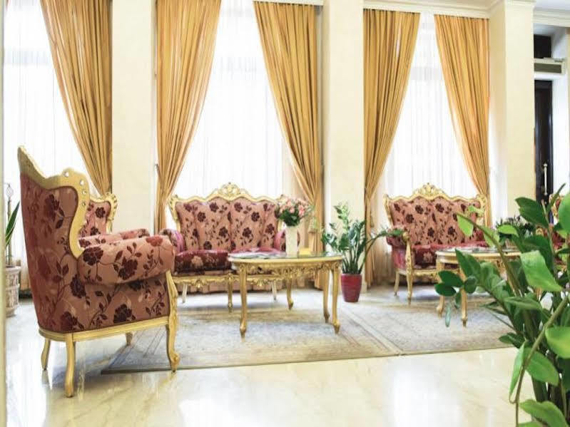 Optima Collection Podil Plaza Hotel Kiev Exterior foto