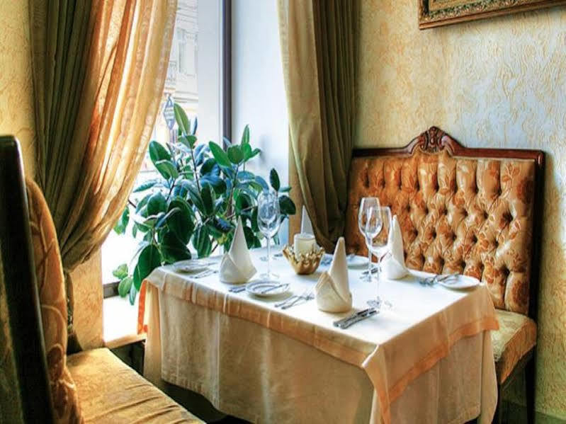 Optima Collection Podil Plaza Hotel Kiev Exterior foto