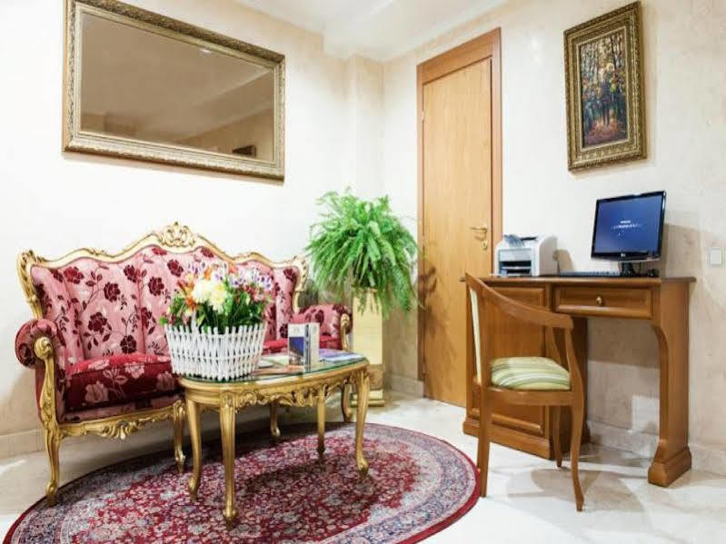 Optima Collection Podil Plaza Hotel Kiev Exterior foto