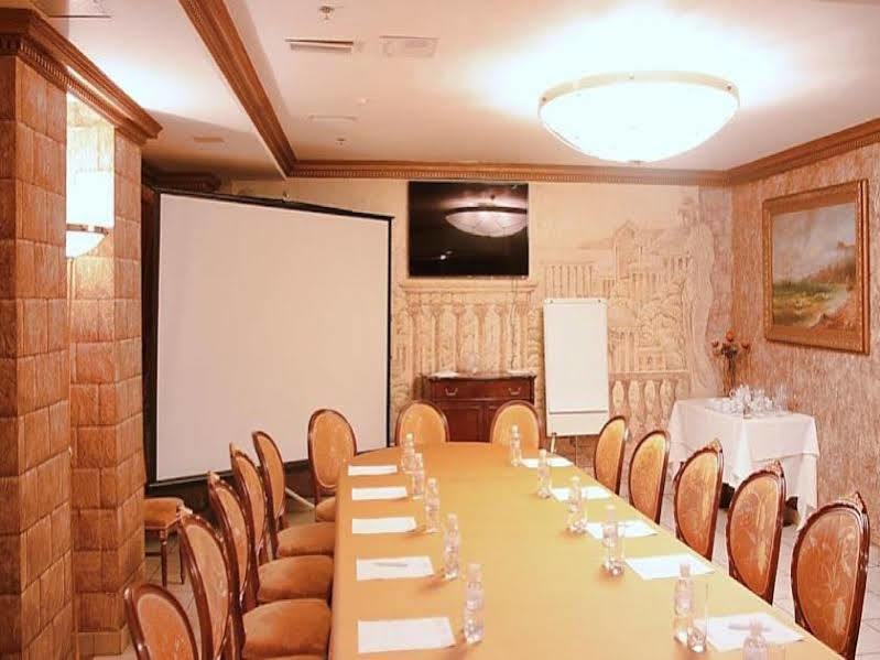 Optima Collection Podil Plaza Hotel Kiev Exterior foto