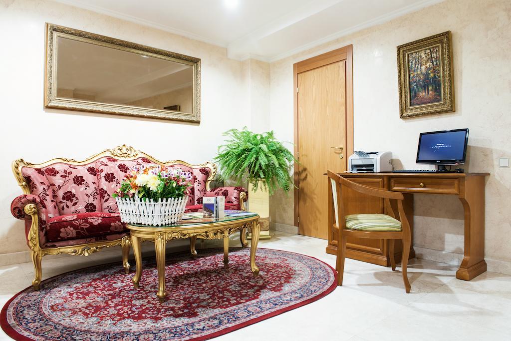 Optima Collection Podil Plaza Hotel Kiev Exterior foto