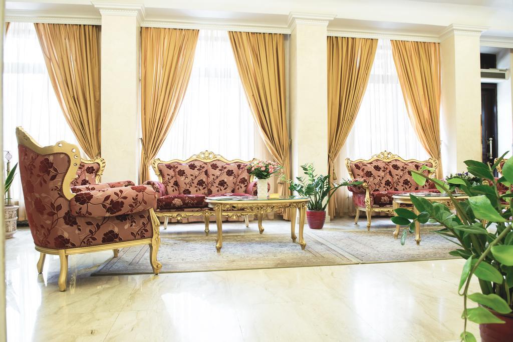 Optima Collection Podil Plaza Hotel Kiev Exterior foto