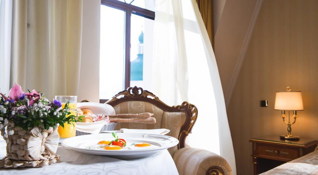 Optima Collection Podil Plaza Hotel Kiev Exterior foto