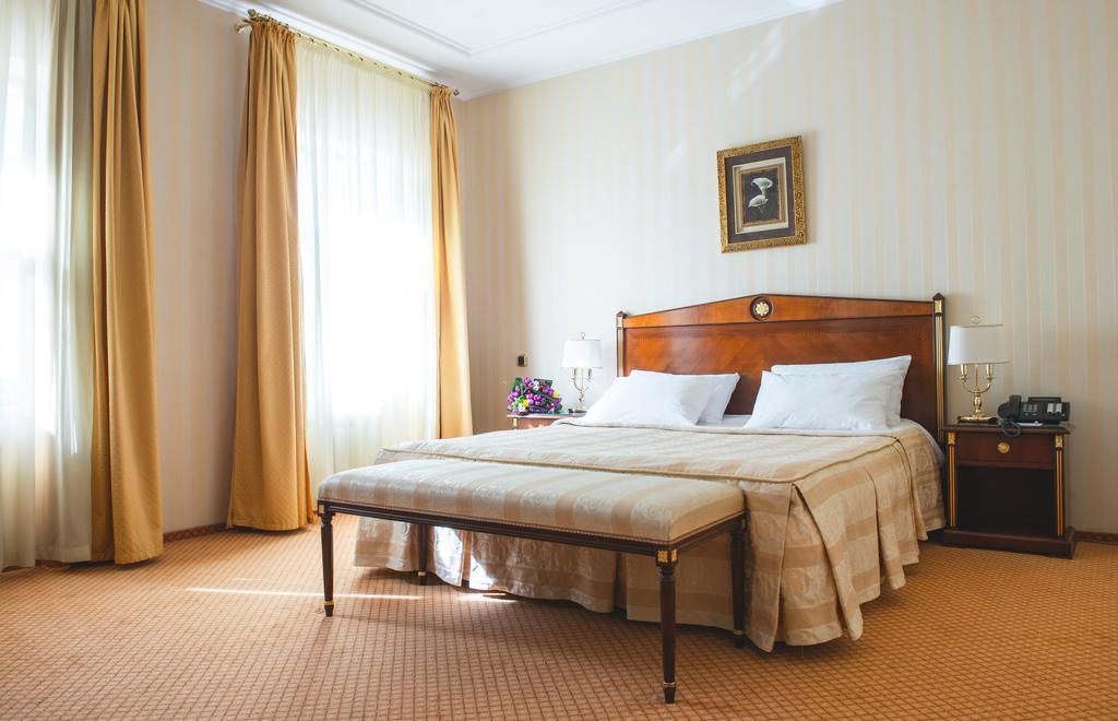 Optima Collection Podil Plaza Hotel Kiev Exterior foto