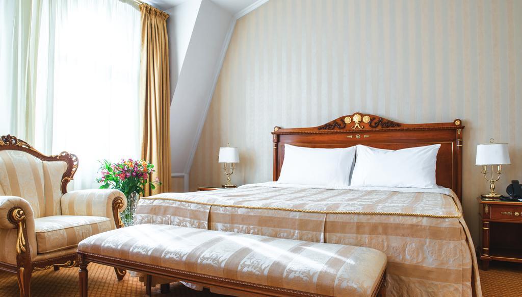 Optima Collection Podil Plaza Hotel Kiev Exterior foto