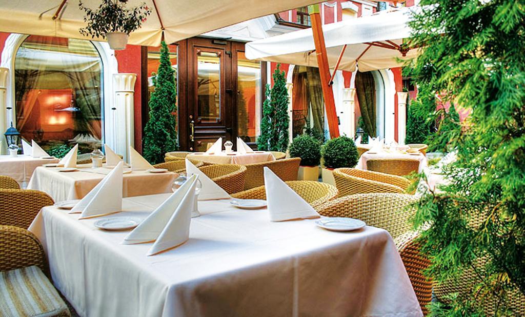 Optima Collection Podil Plaza Hotel Kiev Exterior foto